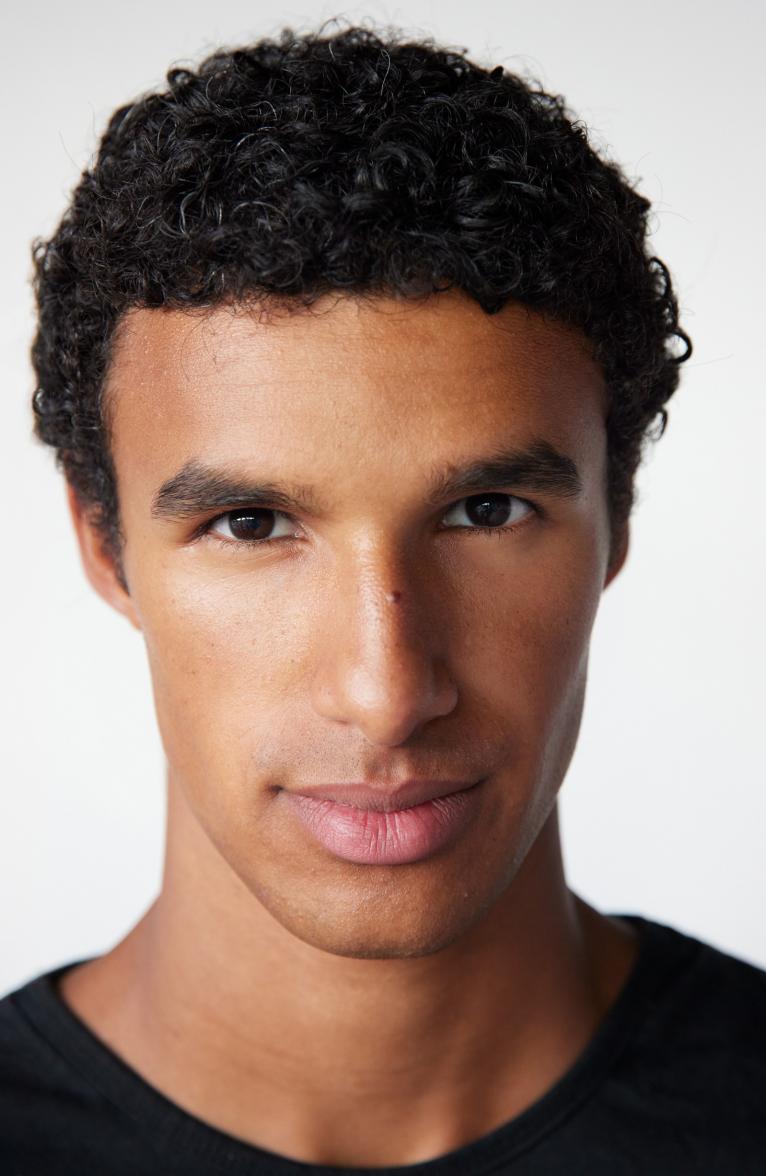 model-Yonis.-3957
